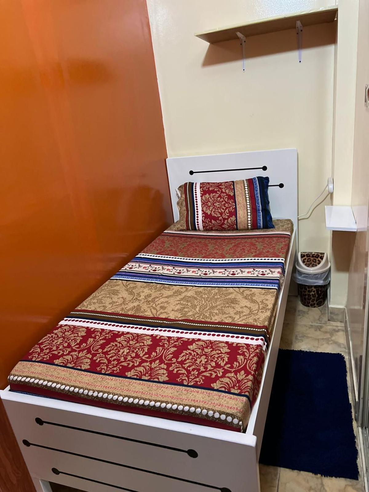 Moon Backpackers , Al Rigga , Partition For Couples And For Singles Apartman Dubaj Kültér fotó