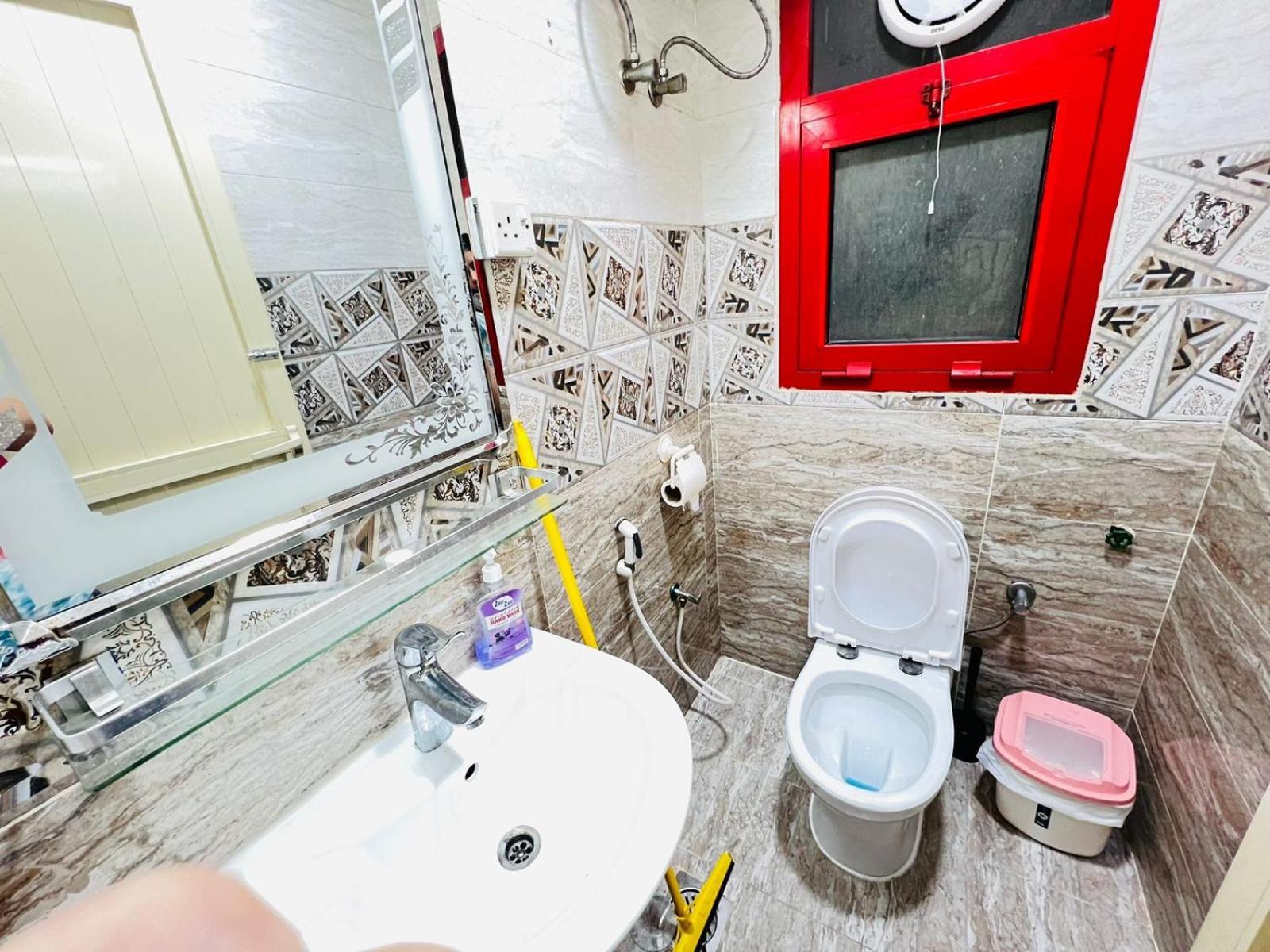 Moon Backpackers , Al Rigga , Partition For Couples And For Singles Apartman Dubaj Kültér fotó