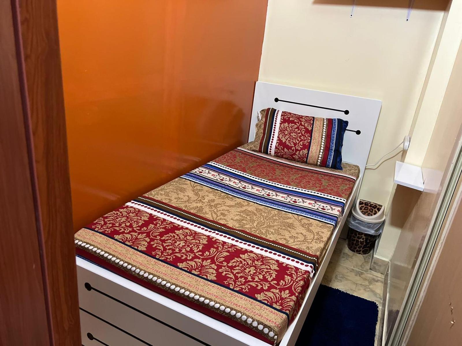 Moon Backpackers , Al Rigga , Partition For Couples And For Singles Apartman Dubaj Kültér fotó